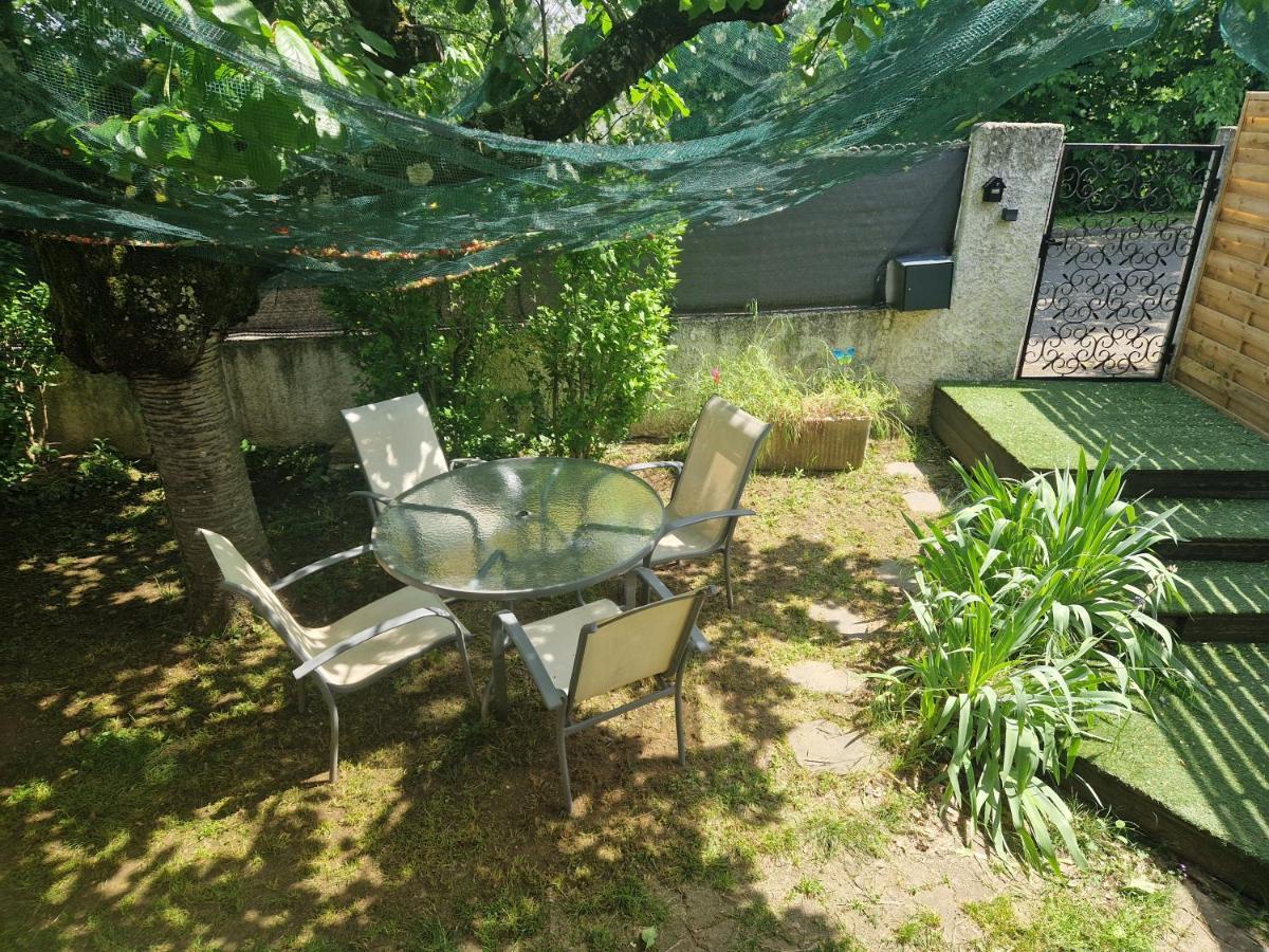 Appartement Independant Dans Maison Avec Jardinet, Au Calme Sérézin-du-Rhône Exteriör bild